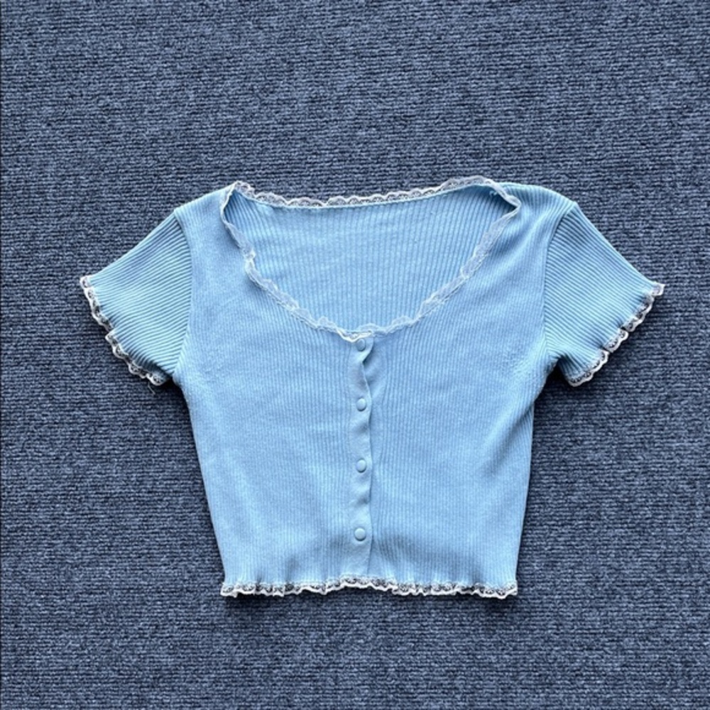 Cropped Ribbed Button-Front Top in Light Blue
